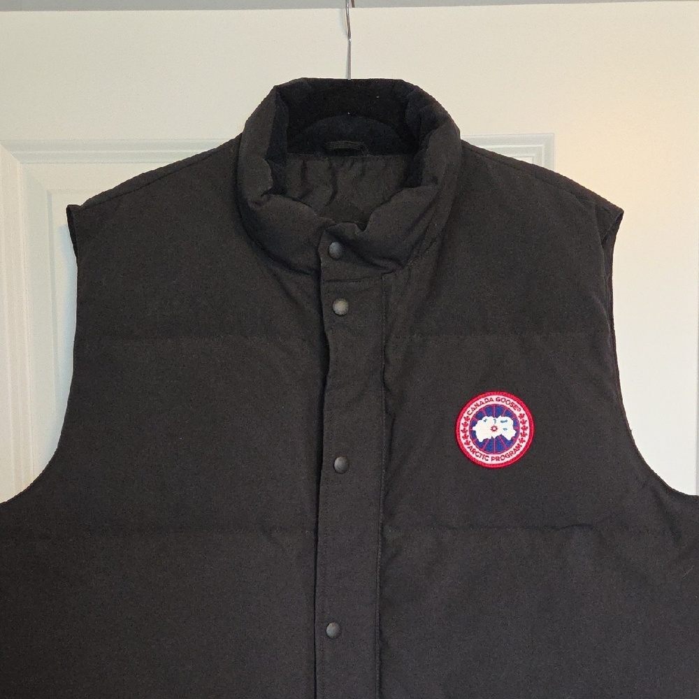 Authentic Men's Black Puffer Vest Canada Goose